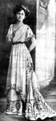 Ευρωπαϊκή ενδυμασία γυναίκας της Πάρου του 19ου αιώνα