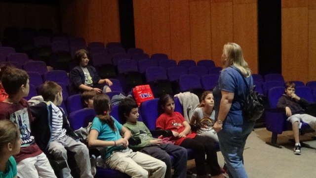 Θεατρική παράσταση στο Άνετον