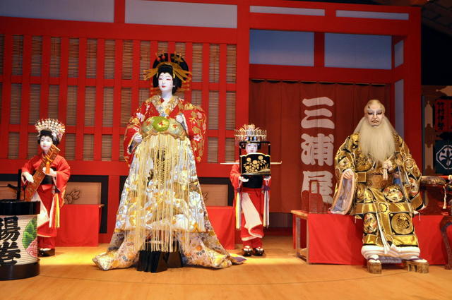 Kabuki drama develops