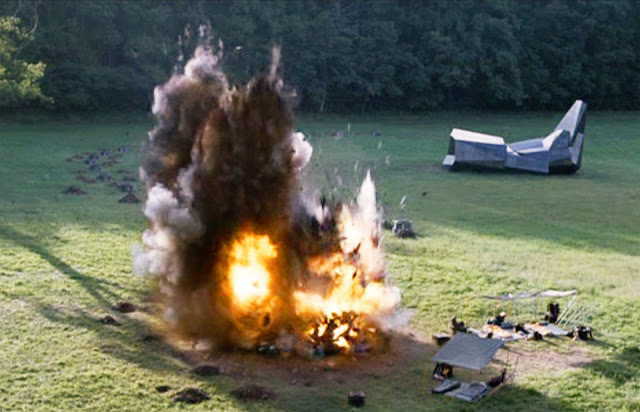 Katniss blows up the Careers' supply piles