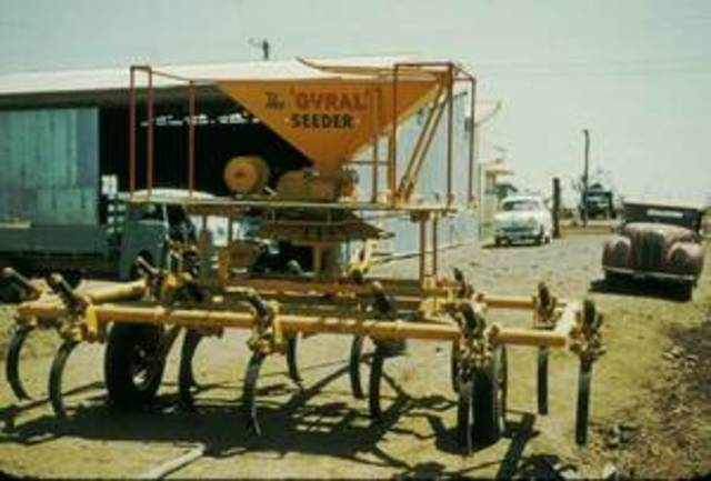 Pneumatic broadacre air seeder