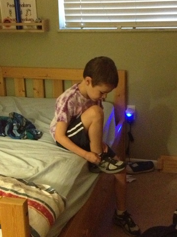 Primera vez atar mis zapatos