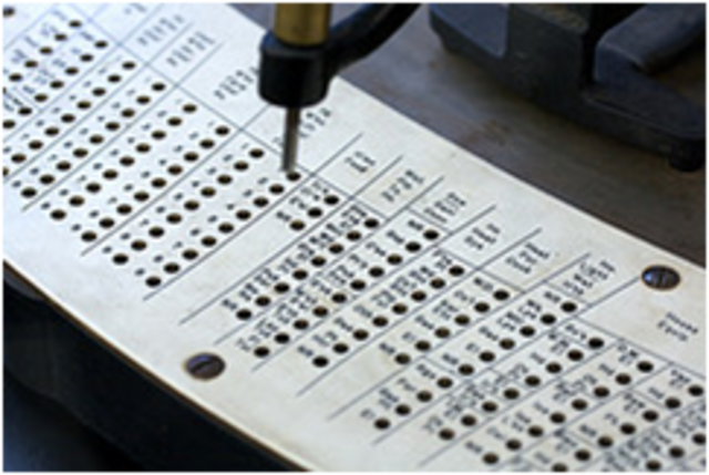 aparecen las tarjetas  perforadas