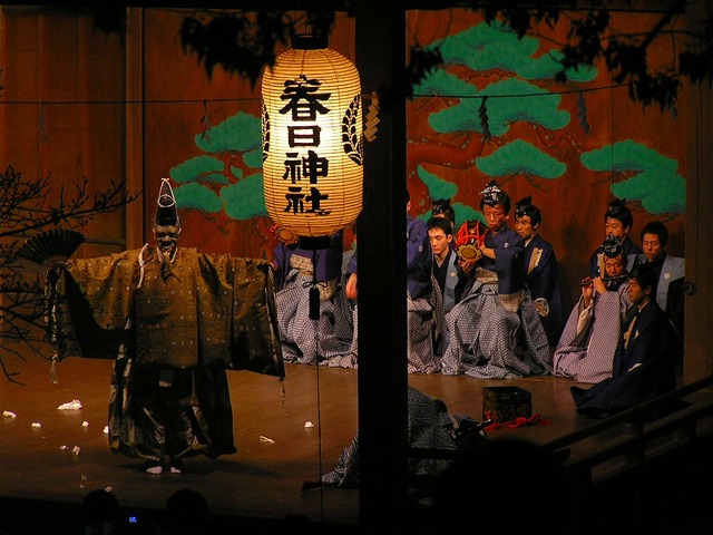 Noh drama develops