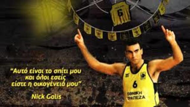 Πρωταθλητής ελλάδος 1983 με τον Άρη.