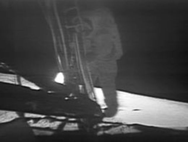 First Man to Set his Foot on the Moon (Apollo 11)