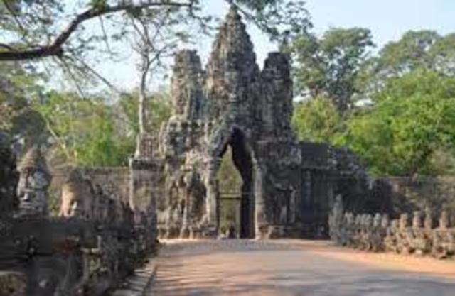 Yashovarman builds Angkor, the capital.