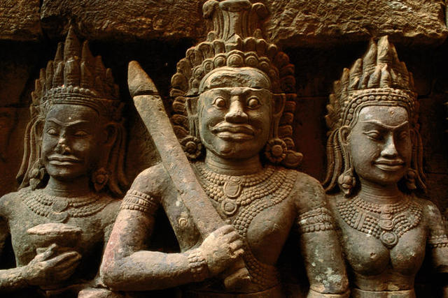 King Jayavarman V dies.