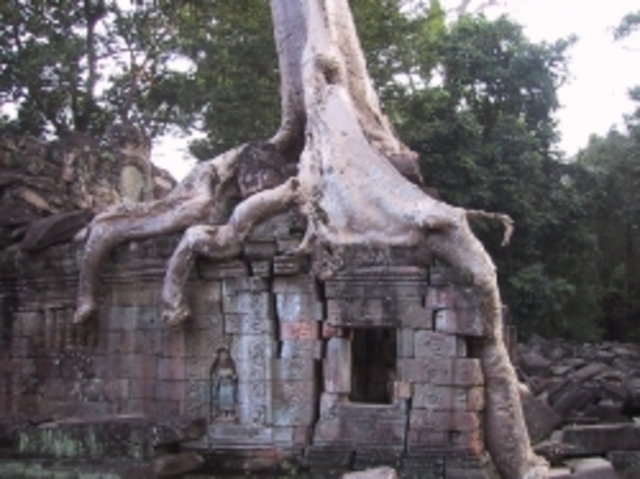 Khmer abandon Angkor