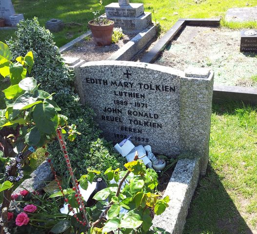 Edith Tolkien dies