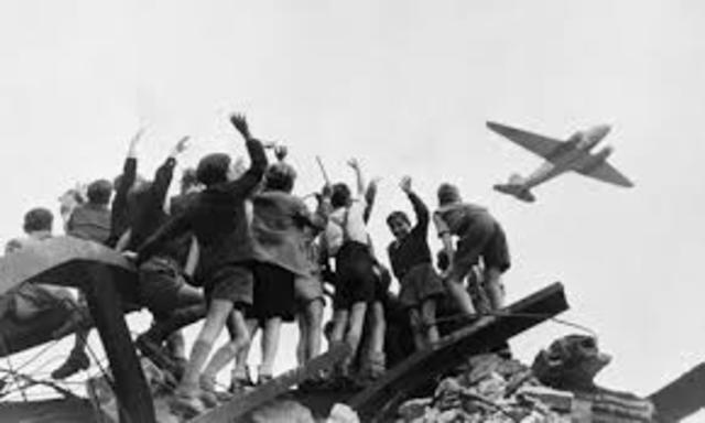 Berlin Blockade ends