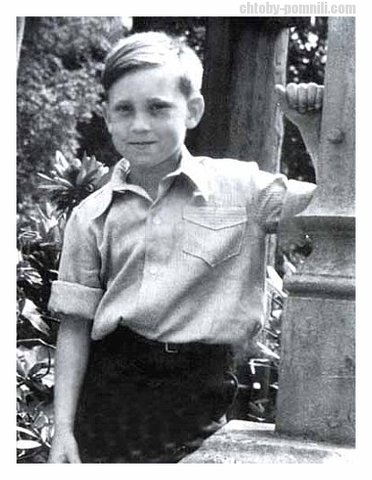 Высоцкий идет в 1-й класс 273 Московская школа.