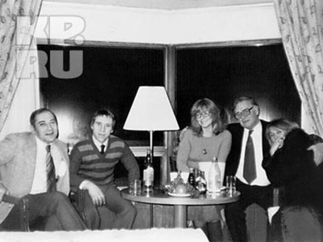 Высоцкий принят в Театр драмы и комедии