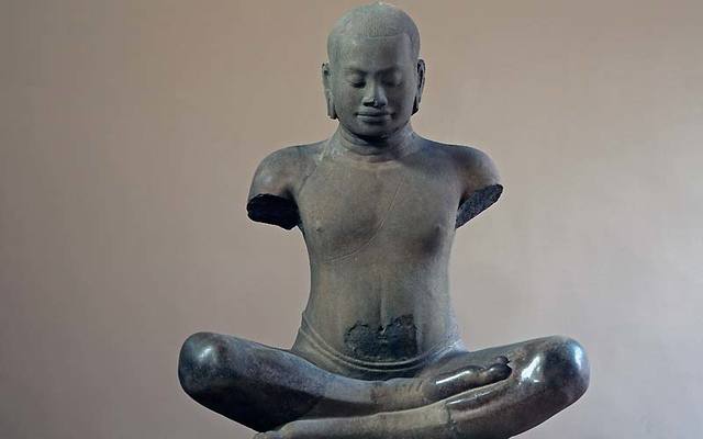 Jayavarman II enthroned as devaraja.