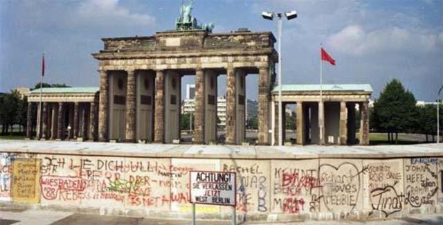 Deutschland in vier Zonen aufteilen.