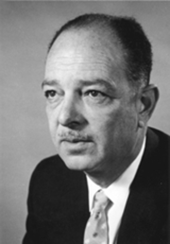 Harry Hammond Hess plantea su teoría de la expansión del fondo oceánico