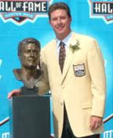 Dan Marino is inducted into the NFL Hall of Fame.