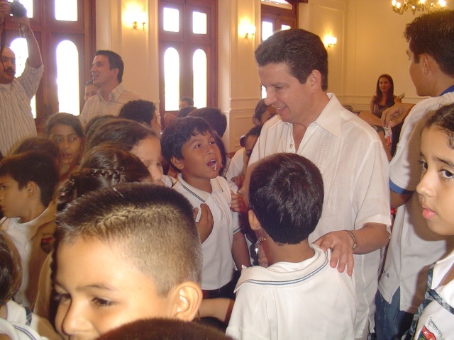 Visita el Gobernador del Departamento