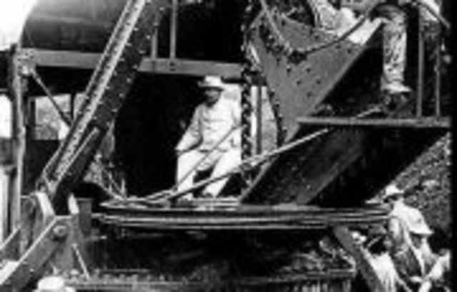 Roosevelt visits the Canal