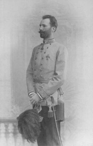 senior defence commander