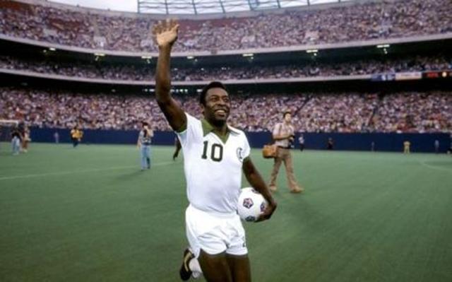 Pelé Signs with NY Cosmos