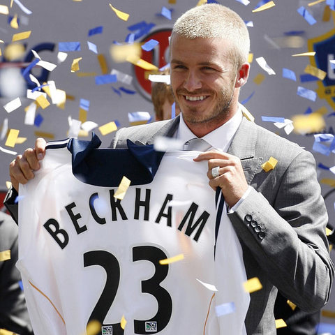 David Beckham signs with LA Galaxy
