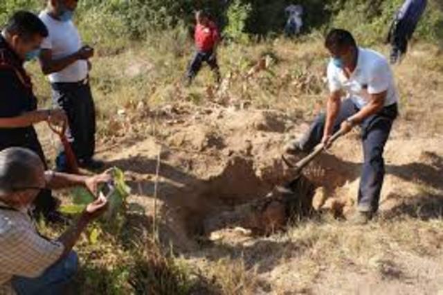 Encuentran seís fosas clandestinas