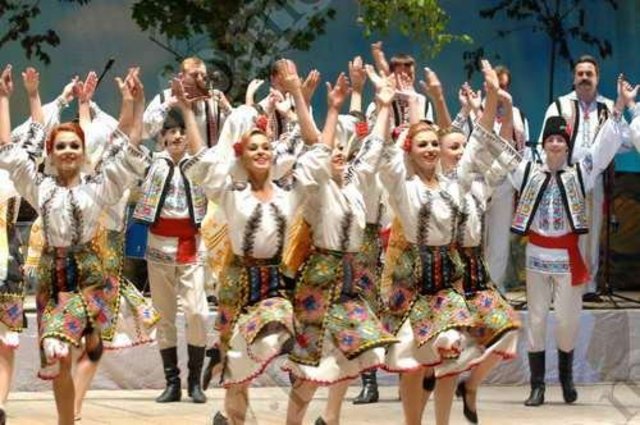 12 Міжнародний дитячий фольклорно-танцювальний фестиваль. Ханіоті, Греція