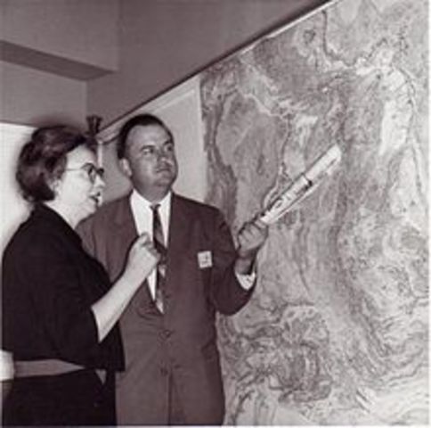 Bruce Heezen, Mauricie  Ewing y Marie Tharp   1 Jan 1950     Crearon  el primer mapa científico de todo el suelo continental.