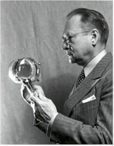 Nace la televisión (Vladimir Zworykin) que, a partir de 1935, efectúa sus primeras emisiones regulares