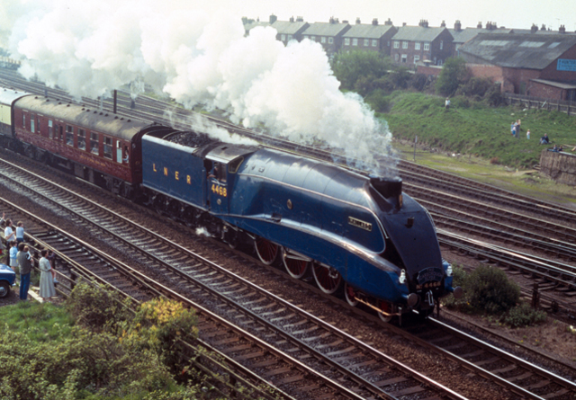 Class A4 4468 Mallard breaks record
