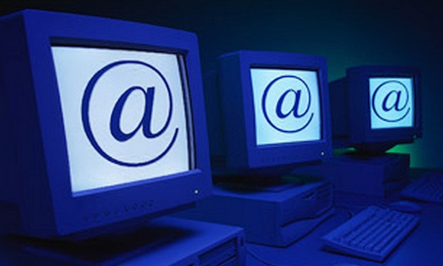 Всемирная паутина стала общедоступна в Интернете.