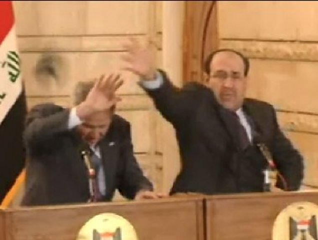 Reporter throws shoe at Bush