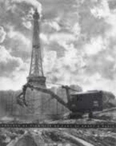 REVOLUTION ERRUPTS IN FRANCE