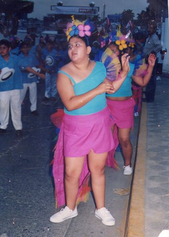 A mis 12 años participe en el carnaval en la comparsa de la primaria
