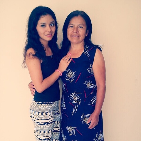 con mi mami hermosa:3