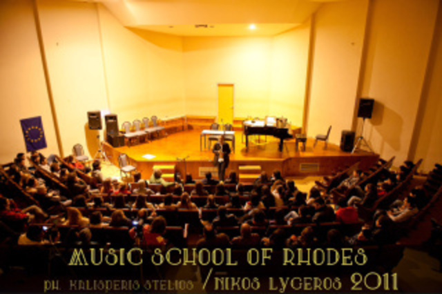 O N.Λυγερός στο στο Μουσικό Σχολείο της Ρόδου