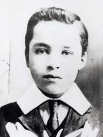 Charlie Chaplin is Born