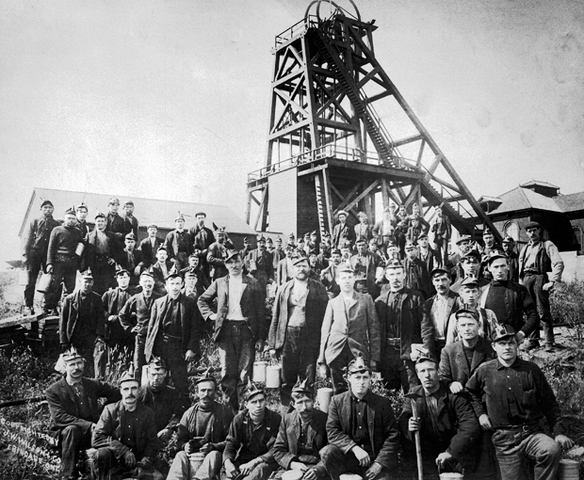 The Dunsmuir, Dick, and Gilmour families arrived in Fort Vancouver