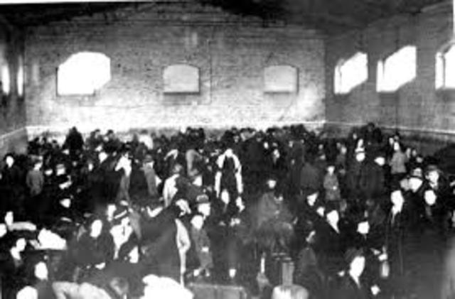 Polish Jews Deported From Germany