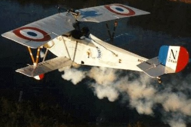 Raoul Lufbery dies in a plane crash