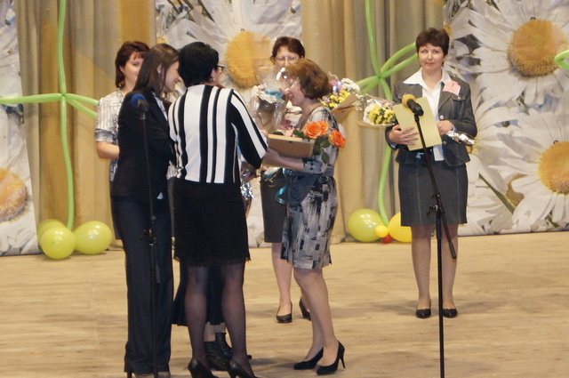 Евстифеева Н.В., учитель начальных классов заняла 1 место в районном конкурсе "Самый классный, классный"