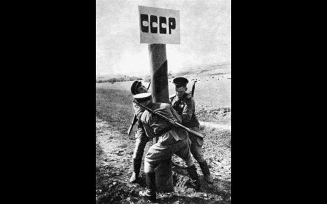 Войска 1-го Украинского фронта вышли на Государственную границу СССР