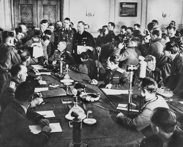 Подписание акта о безоговорочной капитуляции Германии