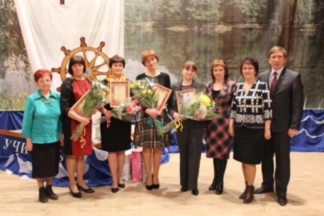 Шеронова Ольга Борисовна, учитель истории, заняла 3 место в районном конкурсе профессионального мастерства "Учитель года - 2014", а Верхолетова Татьяна Петровна, учитель начальных классов стала участником данного конкурса.