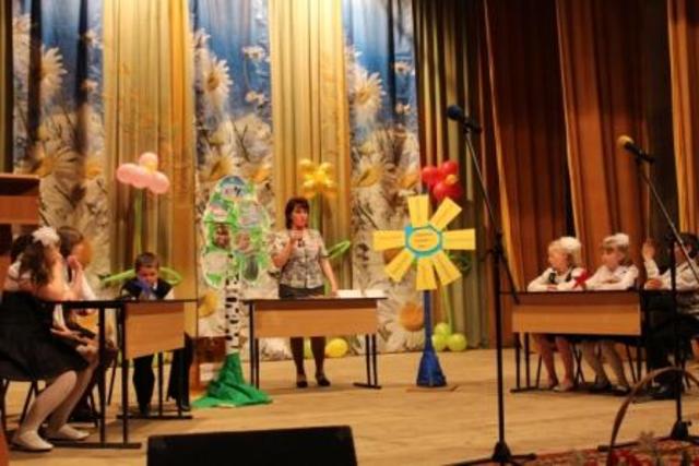 Ракушина Ирина Юрьевна, классный руководитель 3 класса, приняла участие в райнном конкурсе профессионального мастерства "Самый классный классный"