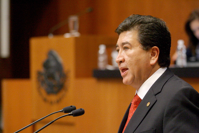 El senador del PRI, Héctor Yunes Landa,  emite su posicionamiento sobre gubernatura de 2 años