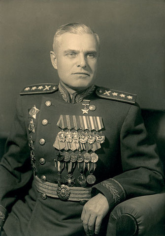 Школе присвоено имя Героя Советского Союза В. И. Казакова