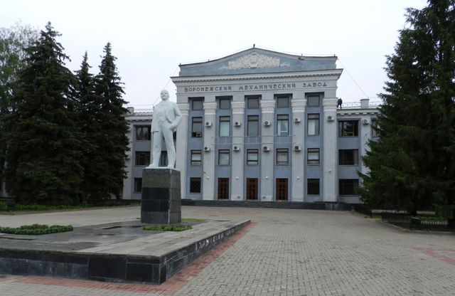 ВМЗ в соответствии с Указом Президента РФ Владимира Путина стал частью Государственного космического научно-производственного центра им. М.В.Хруничева — базового предприятия ракетно-космической промышленности.