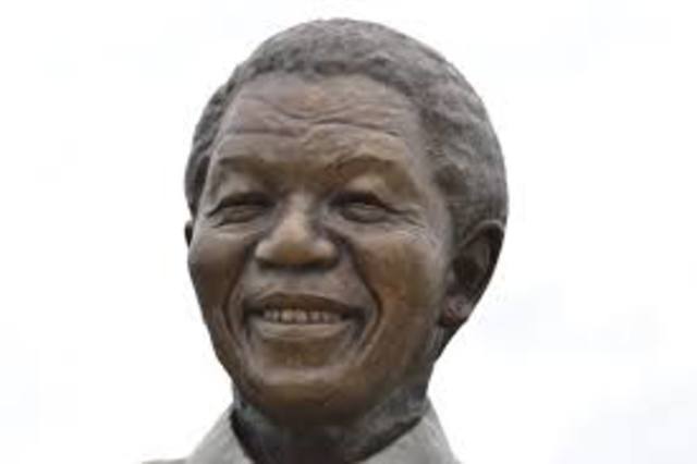 Nelson Mandela becomes president